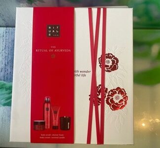 RITUALS The Ritual of Ayurveda Medium  Geschenkset Duschschaum Creme Kerze Scrub