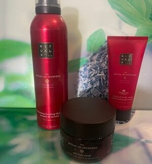 RITUALS The Ritual of Ayurveda Luxus Körperpflege Set Duschschaum, Scrub, Creme